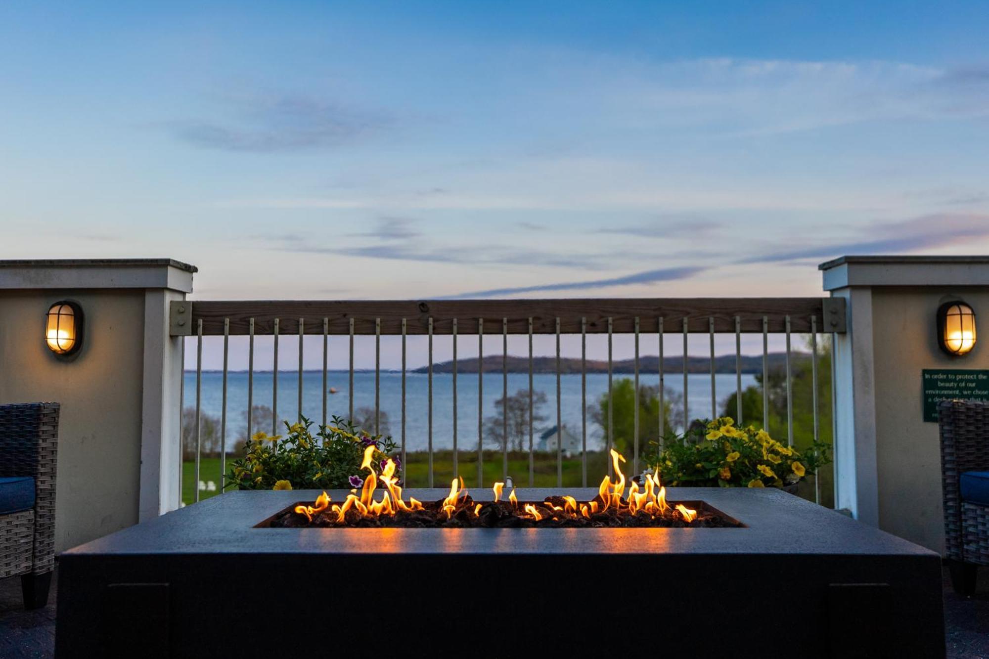 Fireside Inn, Ocean'S Edge Belfast Extérieur photo